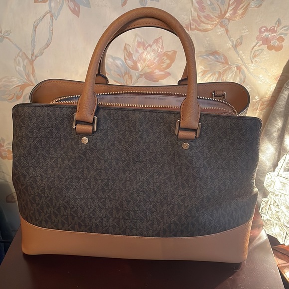 ‼️SOLD‼️ Michael Kors Bag - Picture 2 of 7